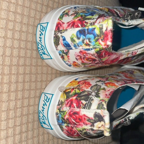 Blowfish Malibu floral sneakers w/zipper accent on sides. 
NEW - Picture 6 of 8
